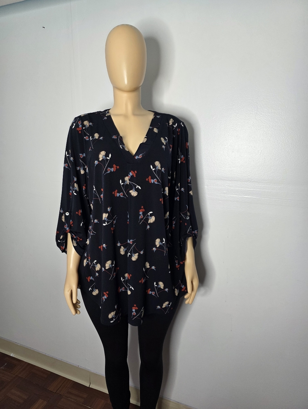 Beacon Navy Floral V-Neck Tunic with Cream & Red Accents Size US/2X